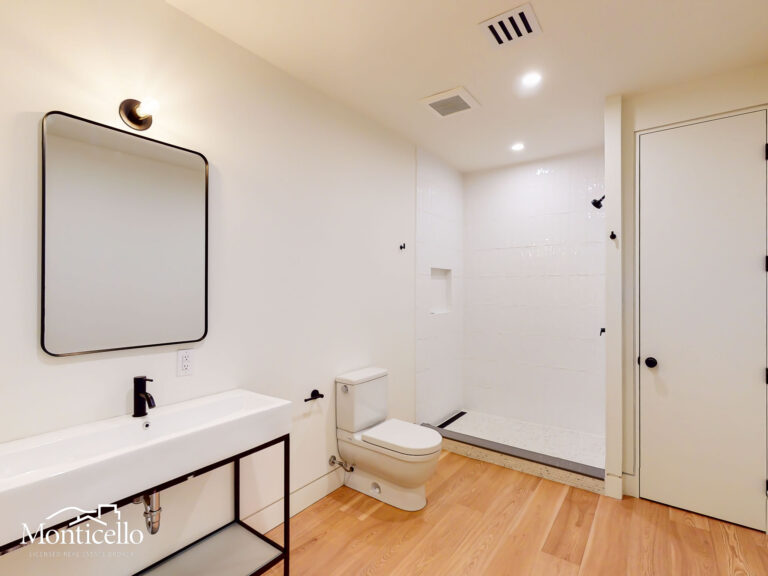 FULL BATHROOM F1-1