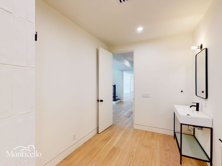 FULL BATHROOM F1-3