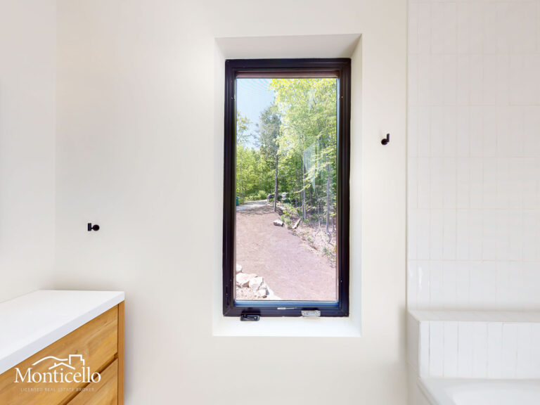 FULL BATHROOM F2-4