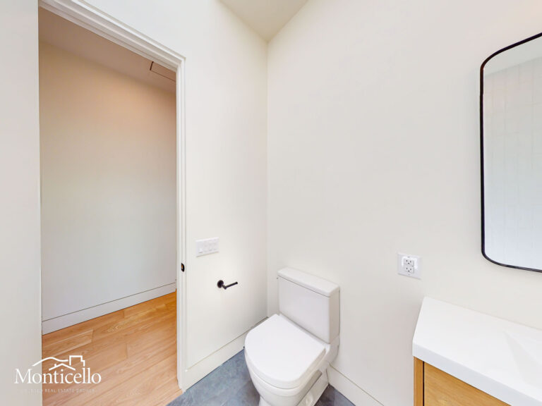 FULL BATHROOM F2-5